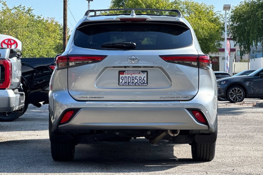 Used 2022 Toyota Highlander Platinum AWD/4WD image 4
