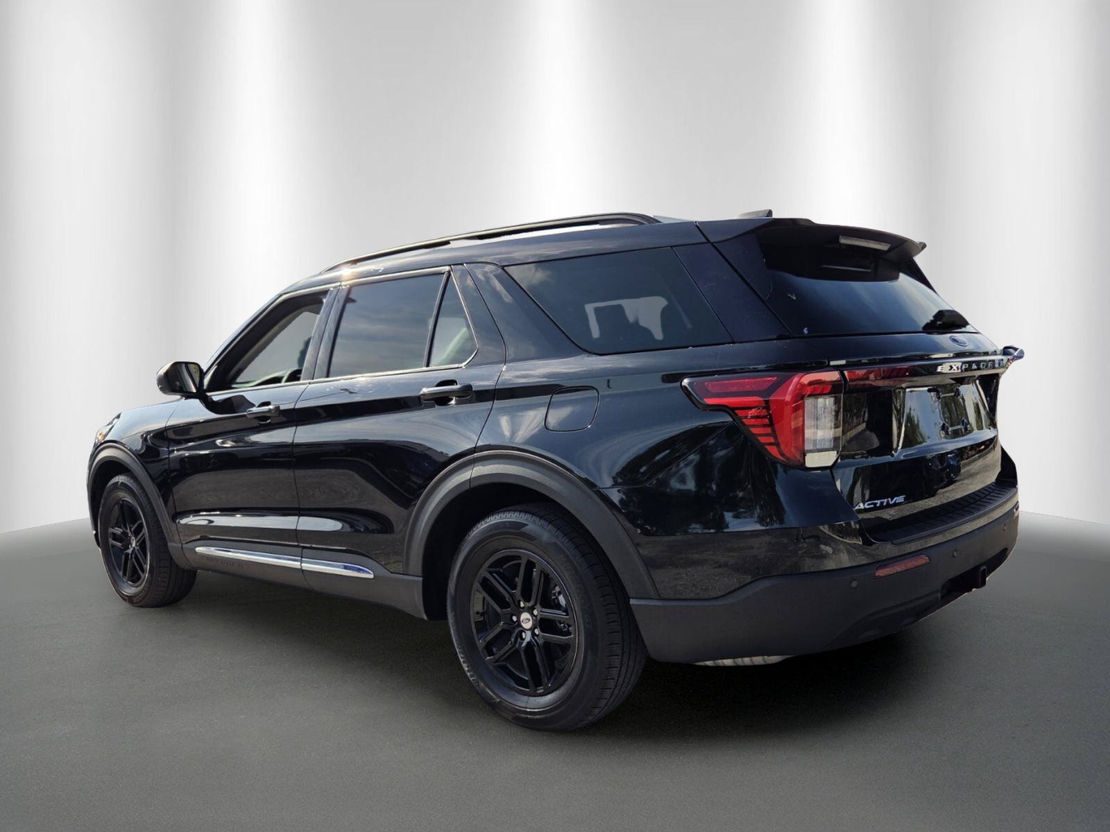 Used 2025 Ford Explorer Active RWD image 5