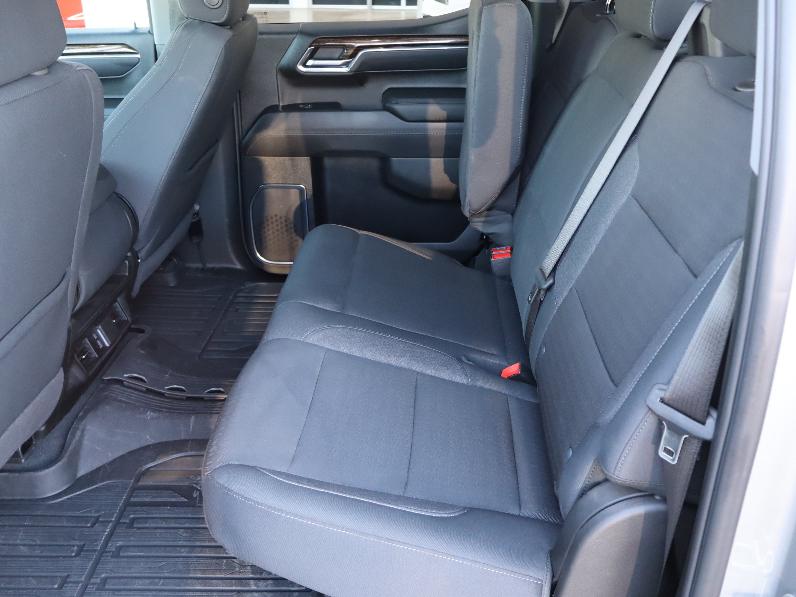 Used 2025 GMC Sierra 1500 SLE w/ Preferred Package AWD/4WD image 33