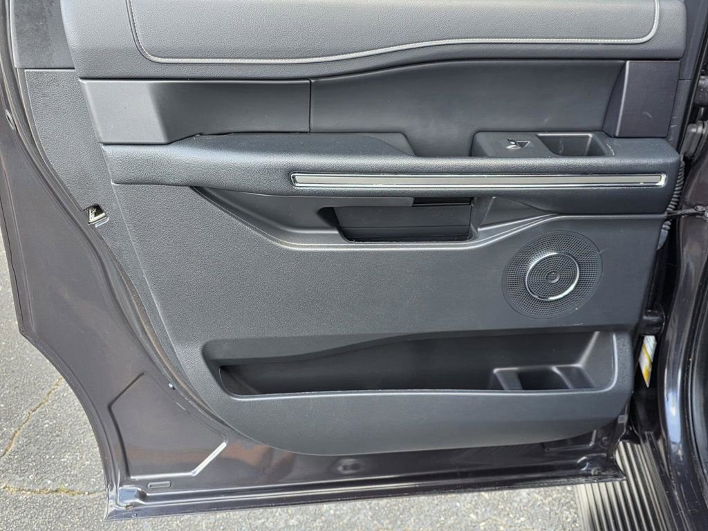 Used 2024 Ford Expedition Max XLT image 37