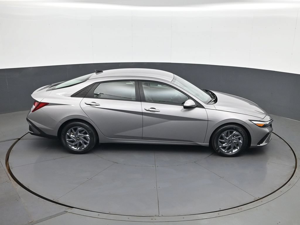 Certified 2024 Hyundai Elantra SEL FWD image 17