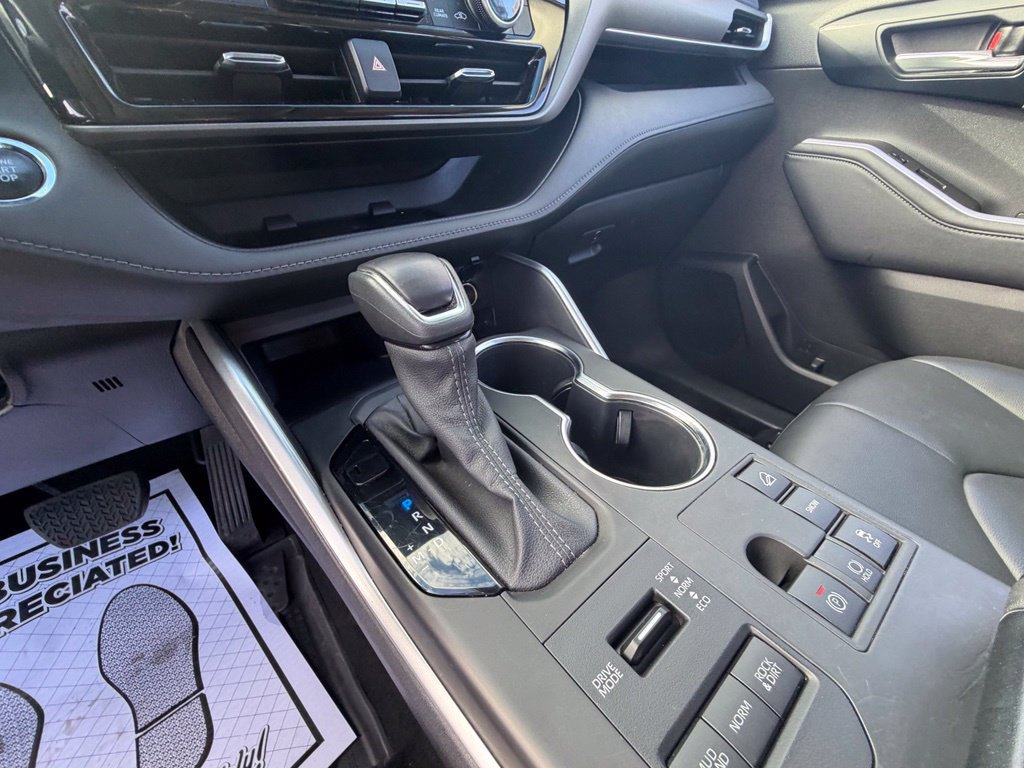 Used 2023 Toyota Highlander XLE AWD/4WD image 26