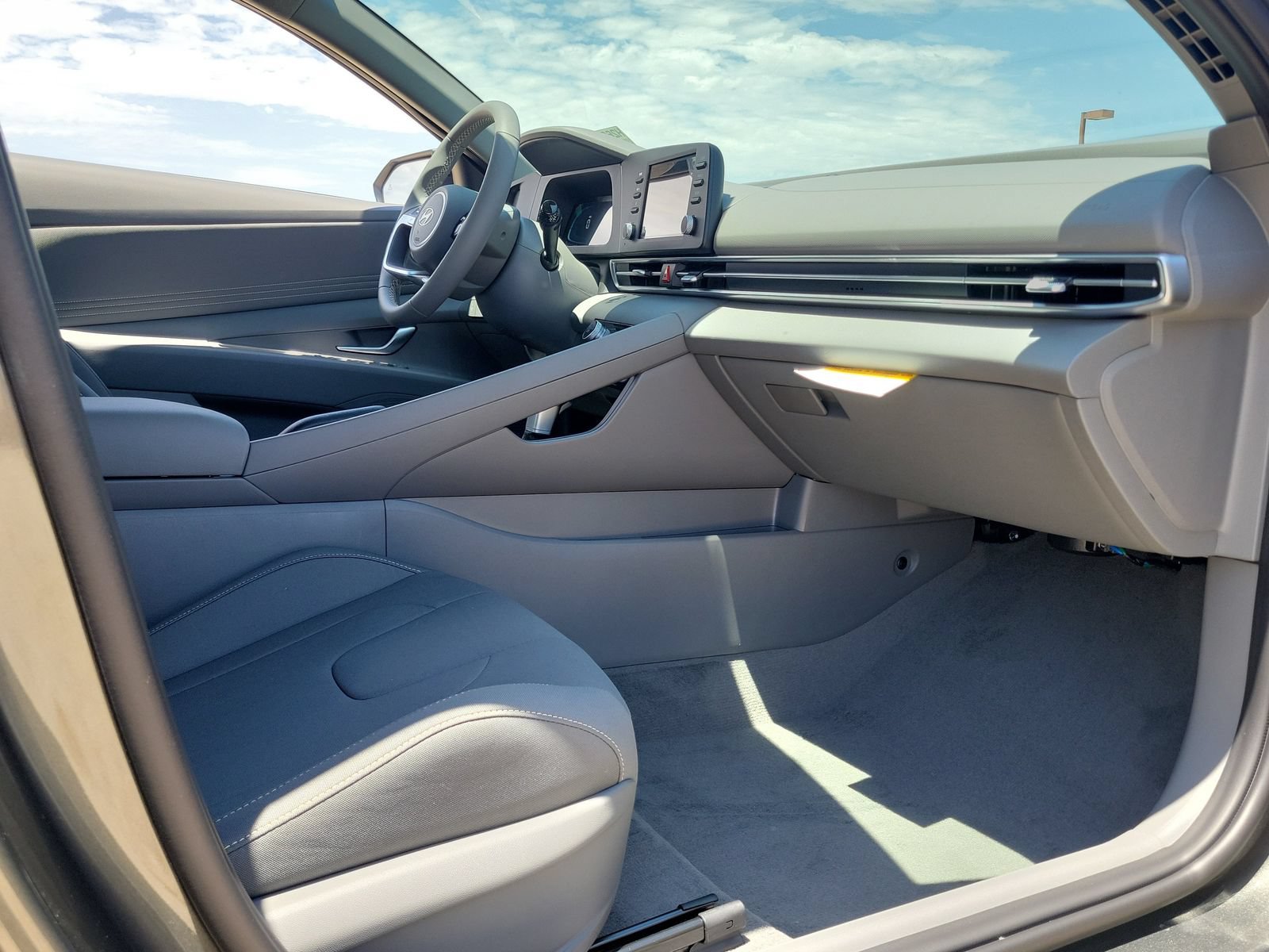 New 2026 Hyundai Elantra Sport FWD image 17
