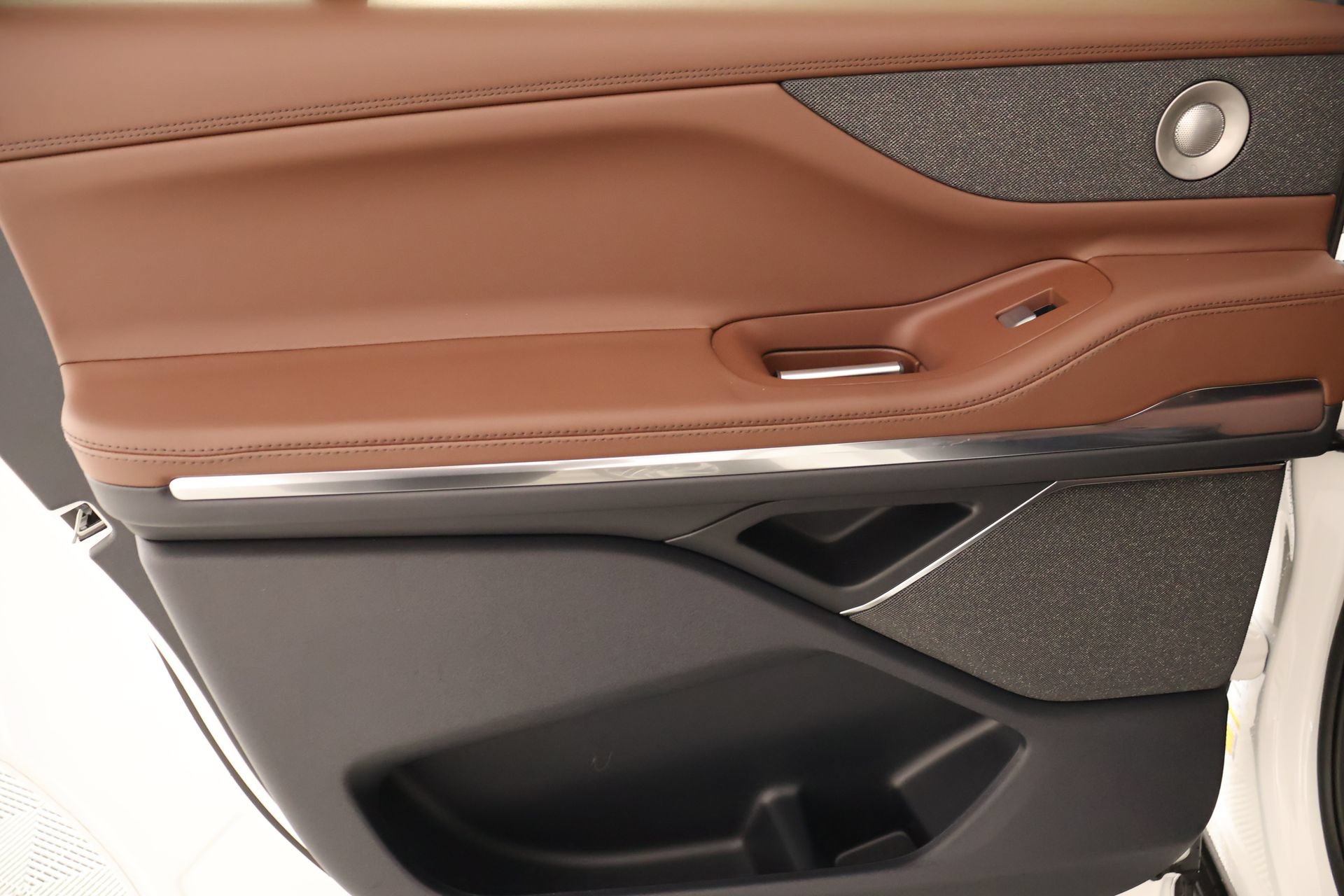 New 2026 Lincoln Navigator L Reserve AWD/4WD image 19