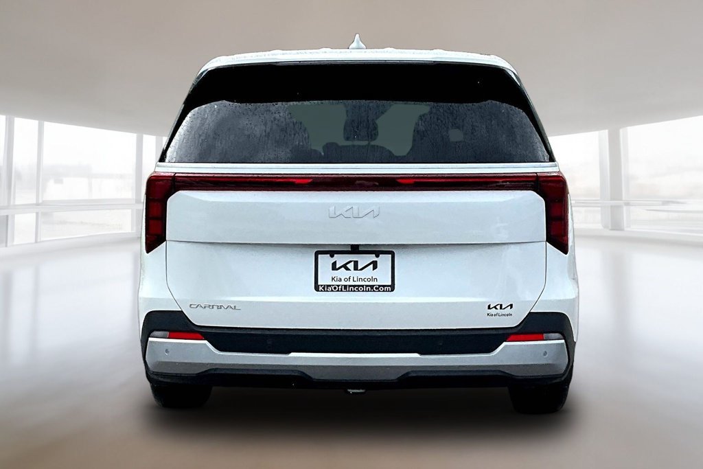 New 2027 Kia Carnival FWD image 4