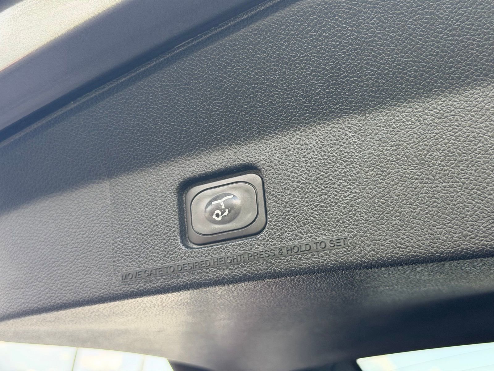 Used 2019 Ford Explorer XLT w/ Equipment Group 202A AWD/4WD image 31