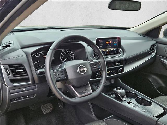Used 2025 Nissan Rogue SV image 10