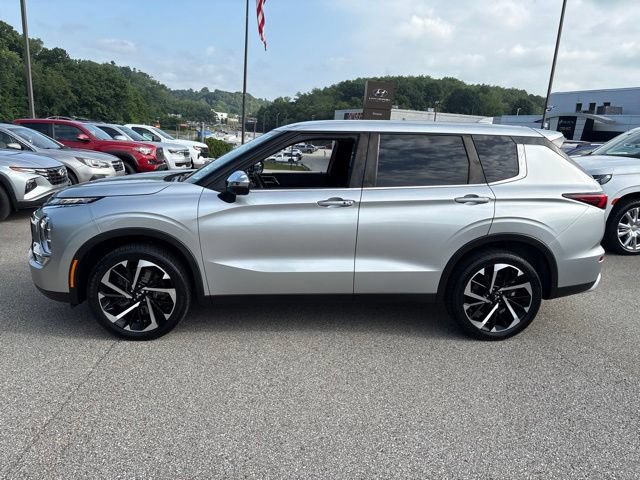 Used 2022 Mitsubishi Outlander SE AWD/4WD image 2
