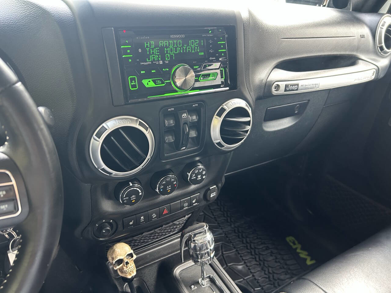 Used 2012 Jeep Wrangler Unlimited Rubicon image 28