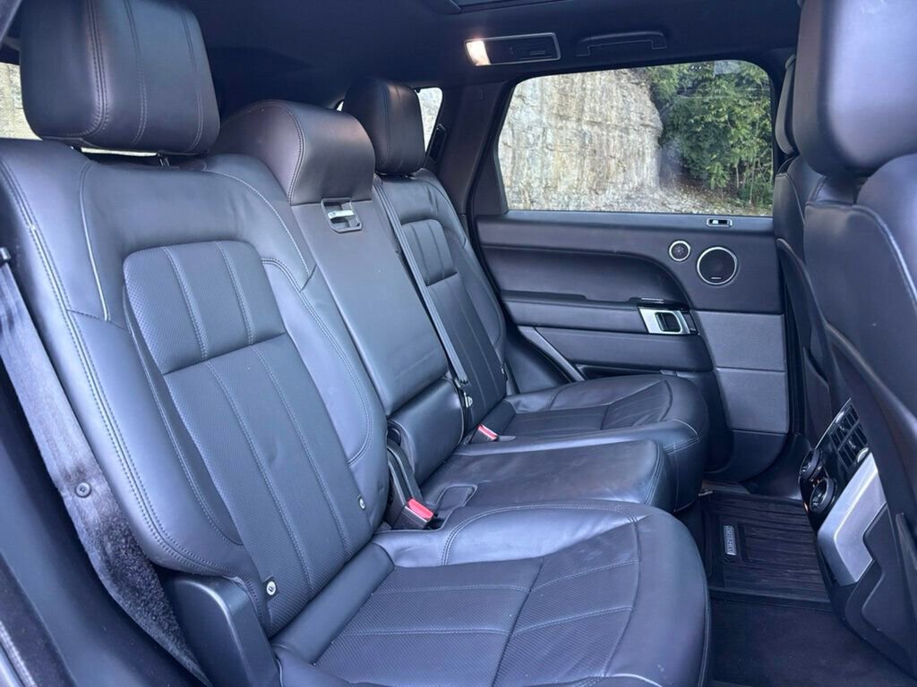 Used 2021 Land Rover Range Rover Sport HSE Dynamic image 18