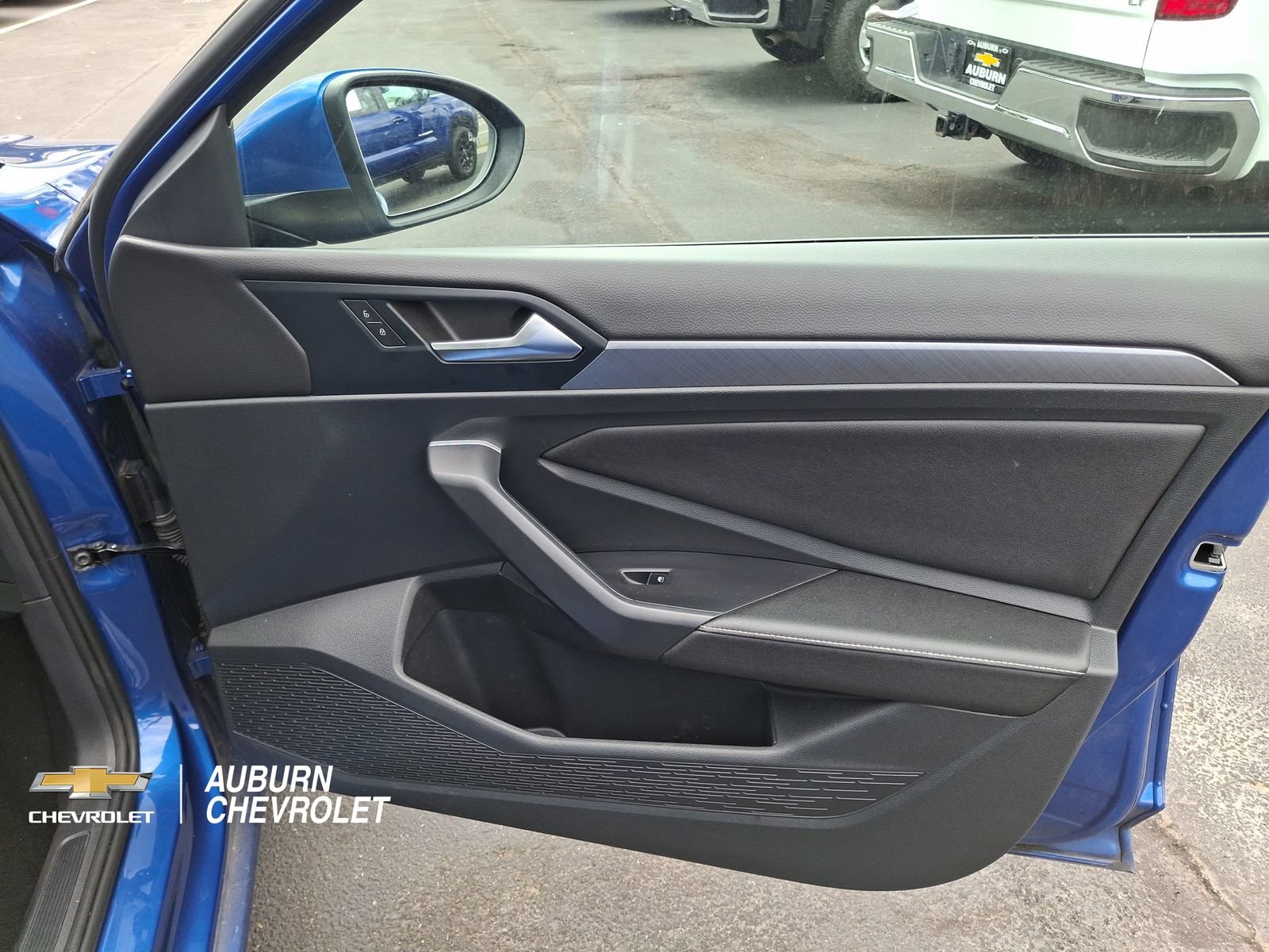 Used 2024 Volkswagen Jetta SE FWD image 23