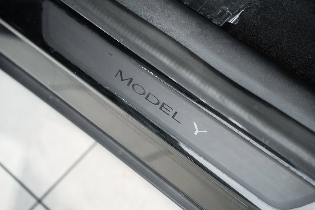 Used 2020 Tesla Model Y Performance image 44