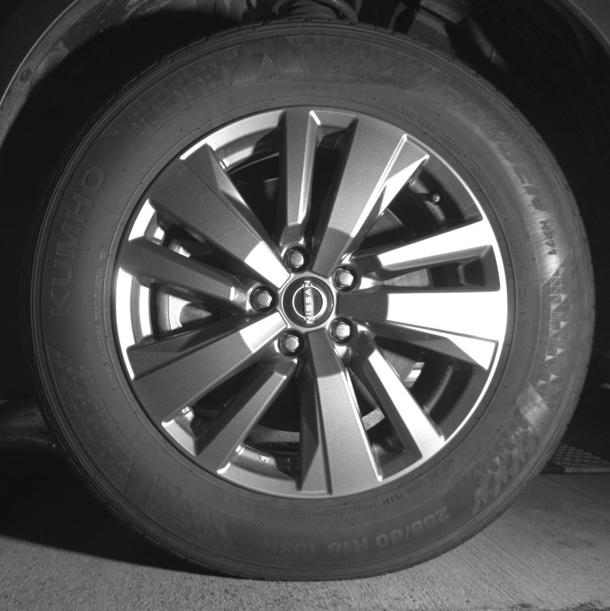 Used 2025 Nissan Pathfinder SV FWD image 12