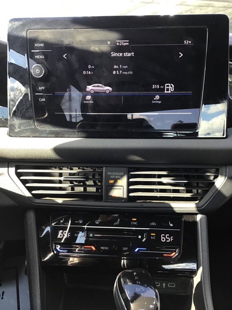 Used 2025 Volkswagen Jetta Sport image 13