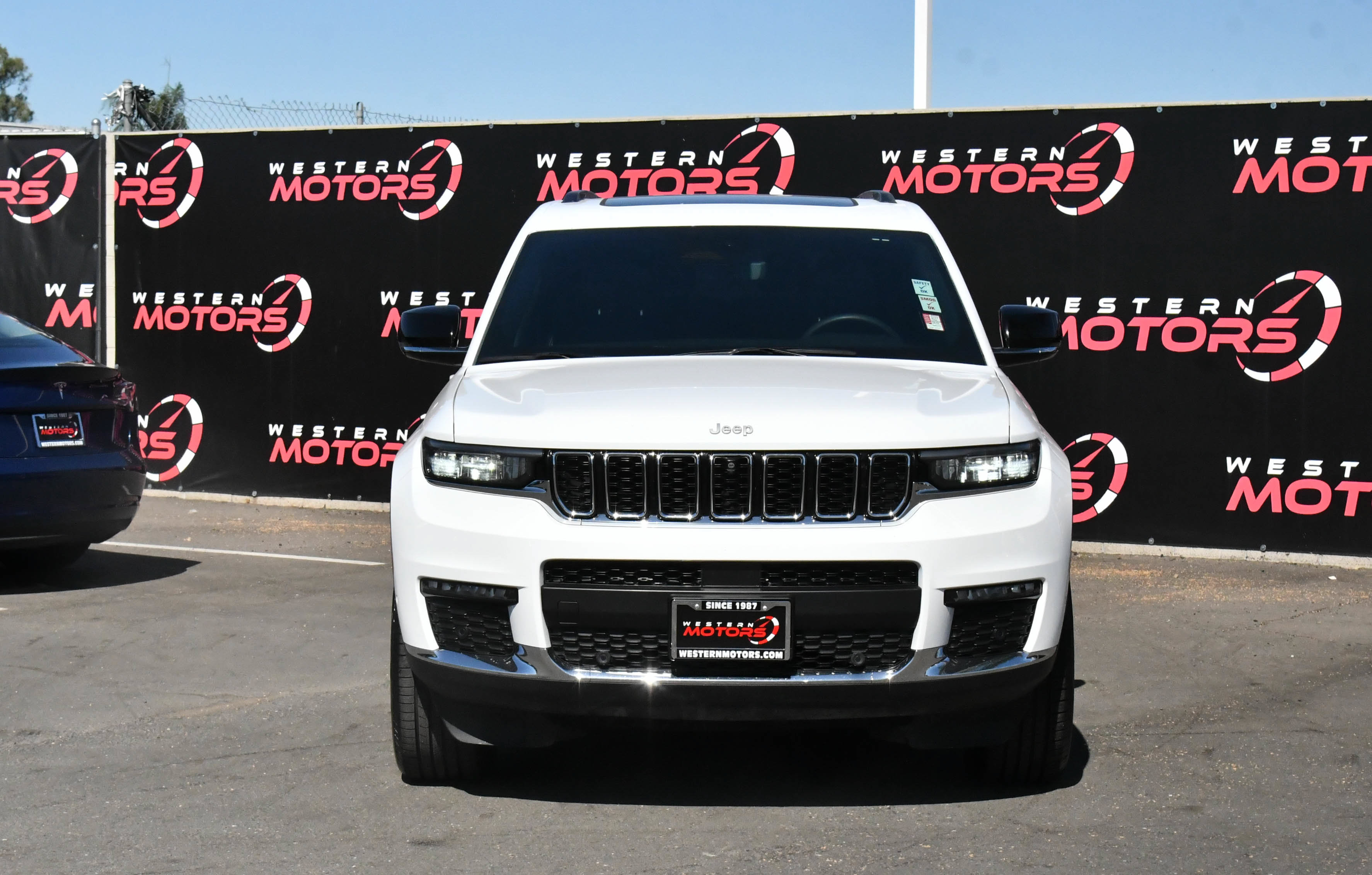 Used 2024 Jeep Grand Cherokee L Limited w/ Luxury Tech Group II AWD/4WD image 2