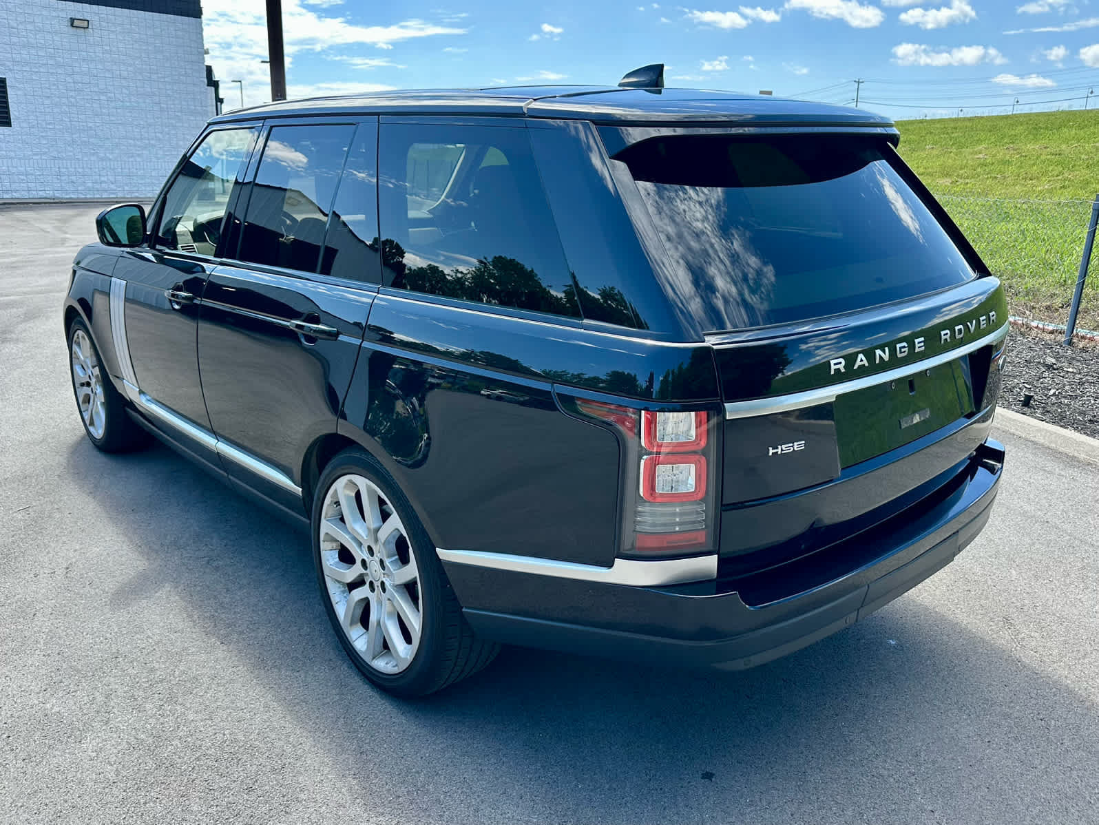 Used 2017 Land Rover Range Rover HSE AWD/4WD image 7