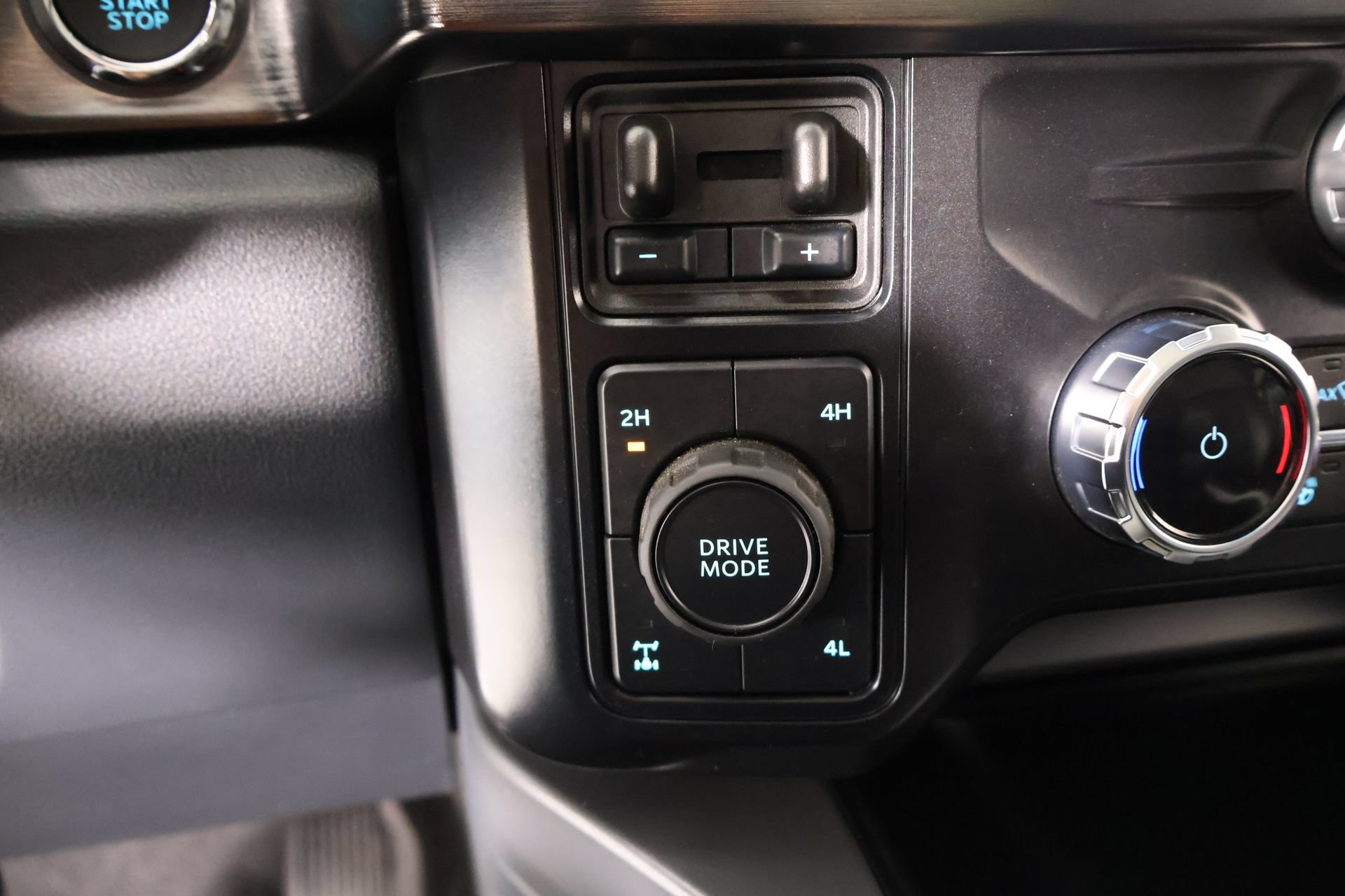 Used 2025 Ford F250 Lariat w/ Lariat Ultimate Package AWD/4WD image 9
