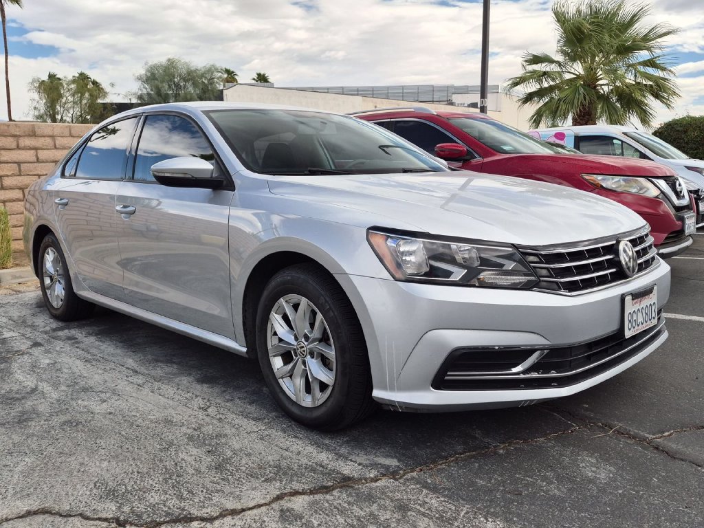 Used 2018 Volkswagen Passat 2.0T S FWD image 3