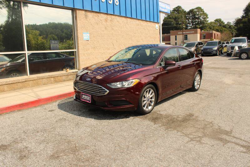 Used 2017 Ford Fusion SE w/ Fusion SE Technology Package FWD image 3