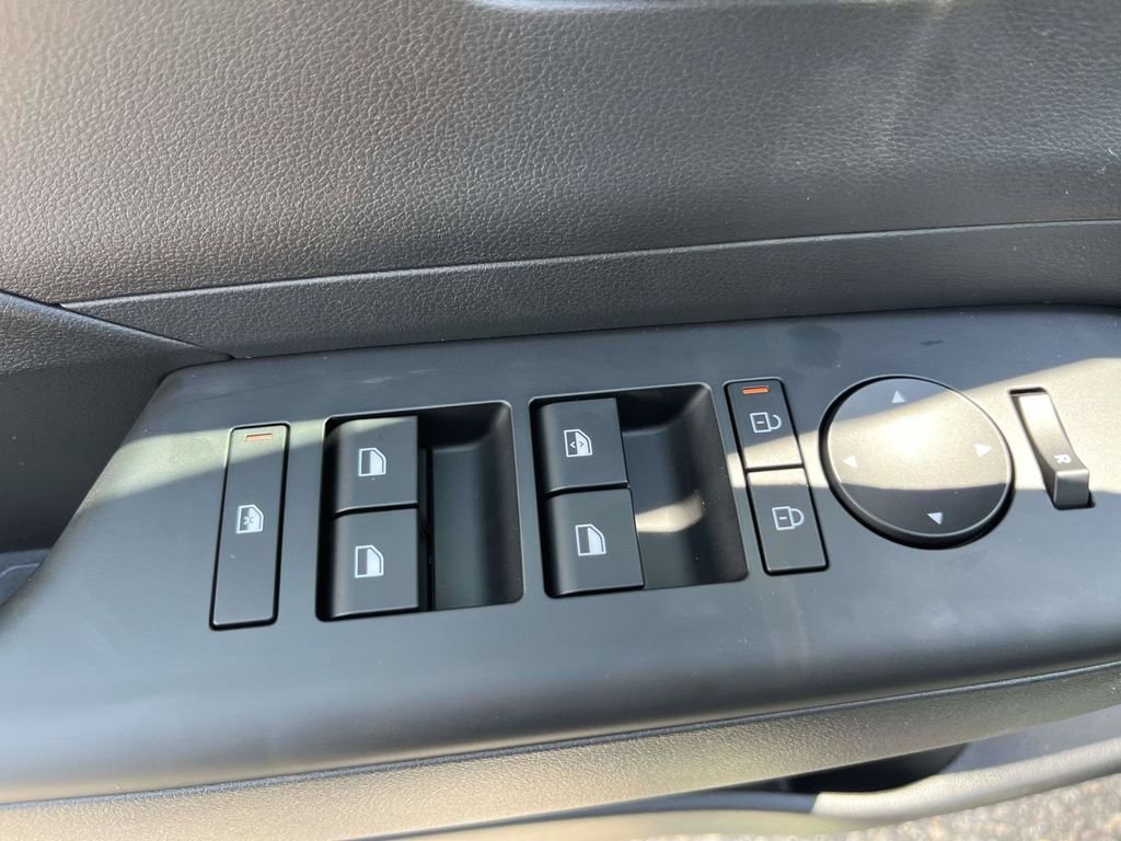 New 2026 Hyundai Kona SE FWD image 13