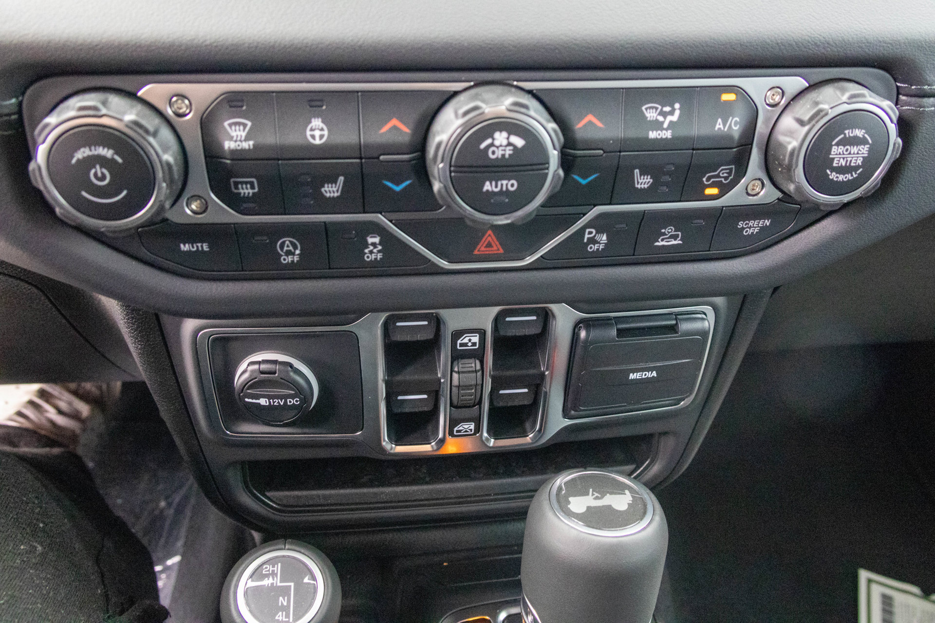 New 2027 Jeep Wrangler Unlimited Sahara AWD/4WD image 24