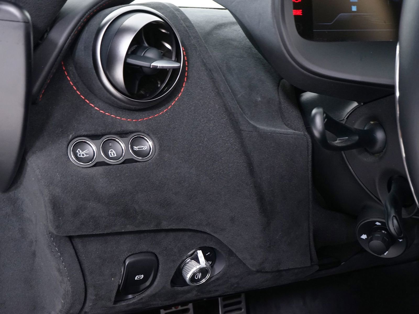 Used 2024 McLaren 750S Spider RWD image 31
