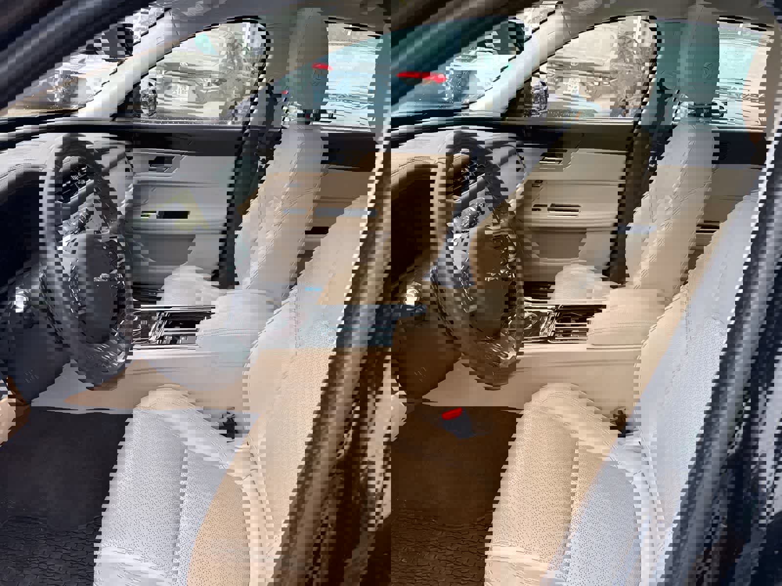 Used 2020 Jaguar XF Prestige image 14