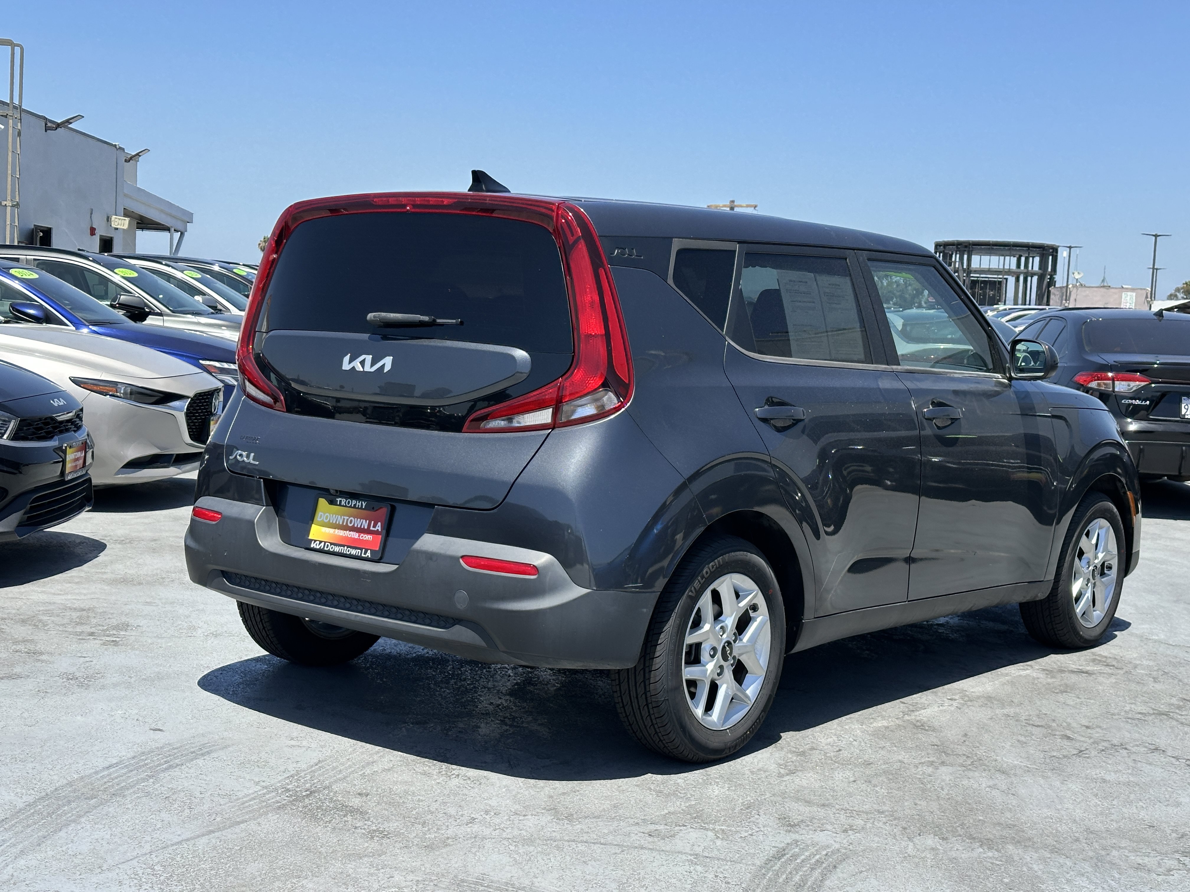 Certified 2022 Kia Soul LX w/ Technology Package FWD image 7