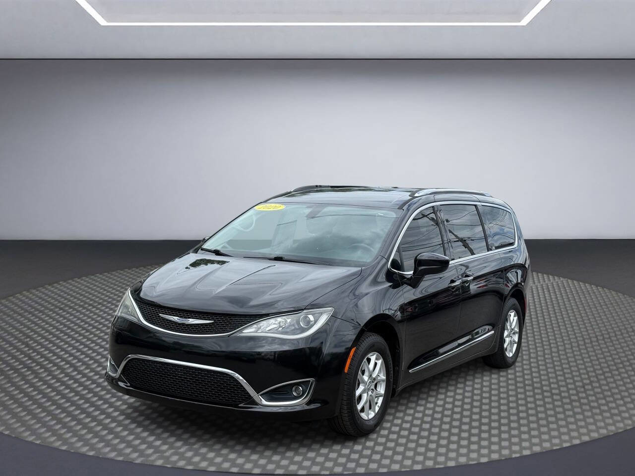 Used 2020 Chrysler Pacifica Touring-L FWD image 3