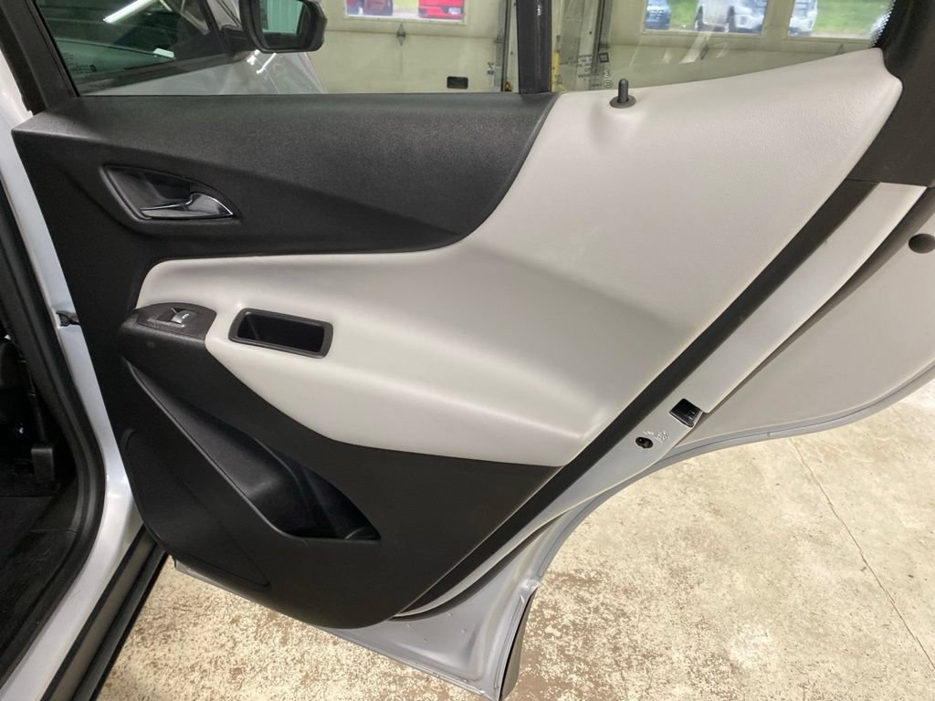Used 2019 Chevrolet Equinox LS w/ LS Convenience Package AWD/4WD image 13