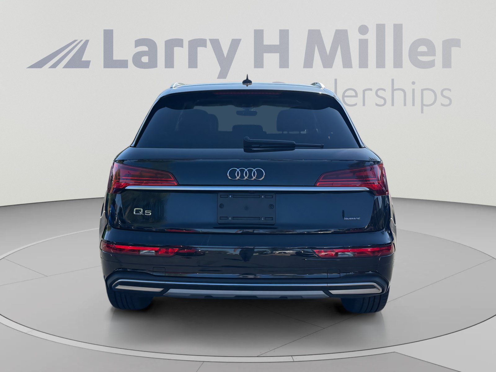 Used 2021 Audi Q5 2.0T Premium w/ Convenience Package AWD/4WD image 4