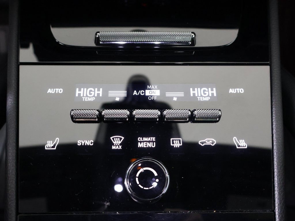 Certified 2025 Porsche Cayenne AWD/4WD image 17