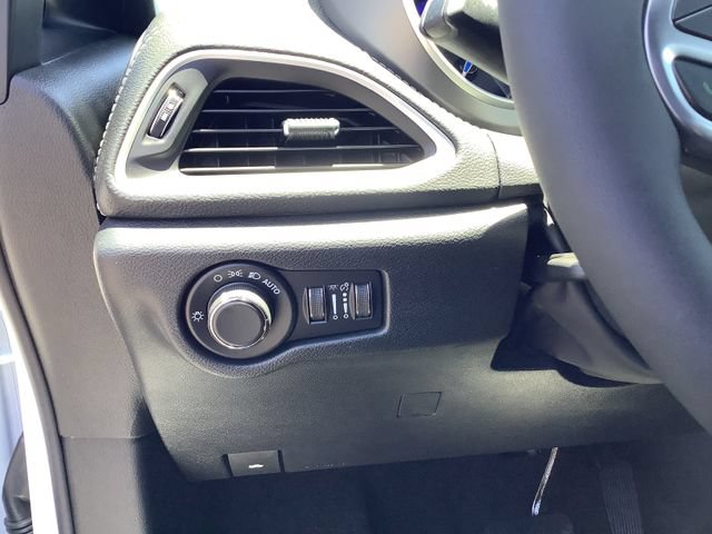 New 2027 Chrysler Pacifica Select FWD image 15