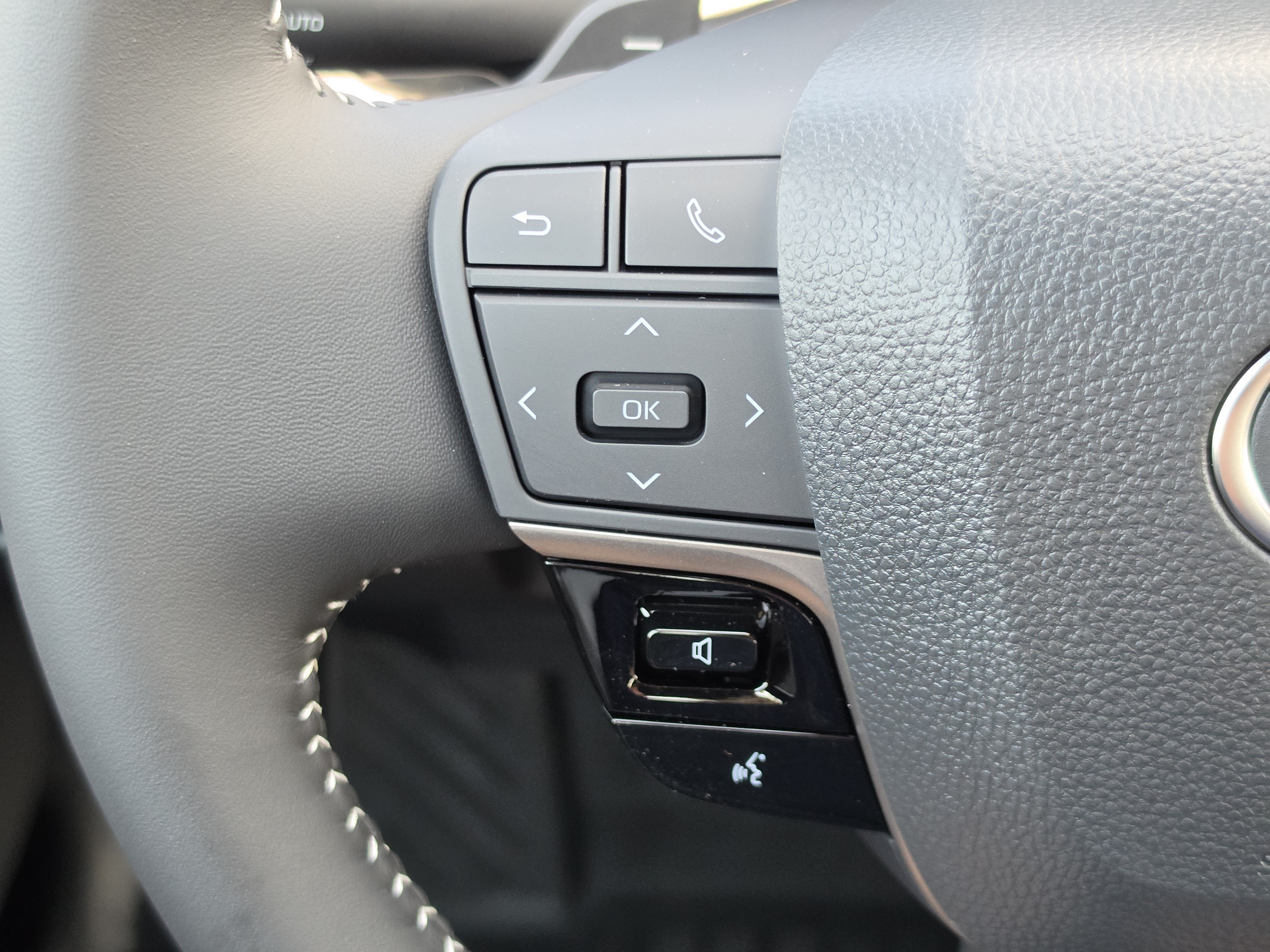 Used 2026 Toyota Camry SE w/ Convenience Package FWD image 16