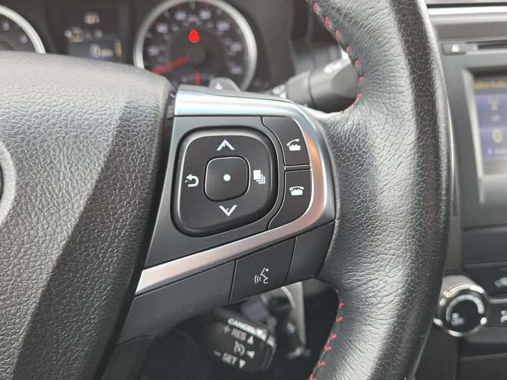 Used 2016 Toyota Camry SE w/ Moonroof Package FWD image 16