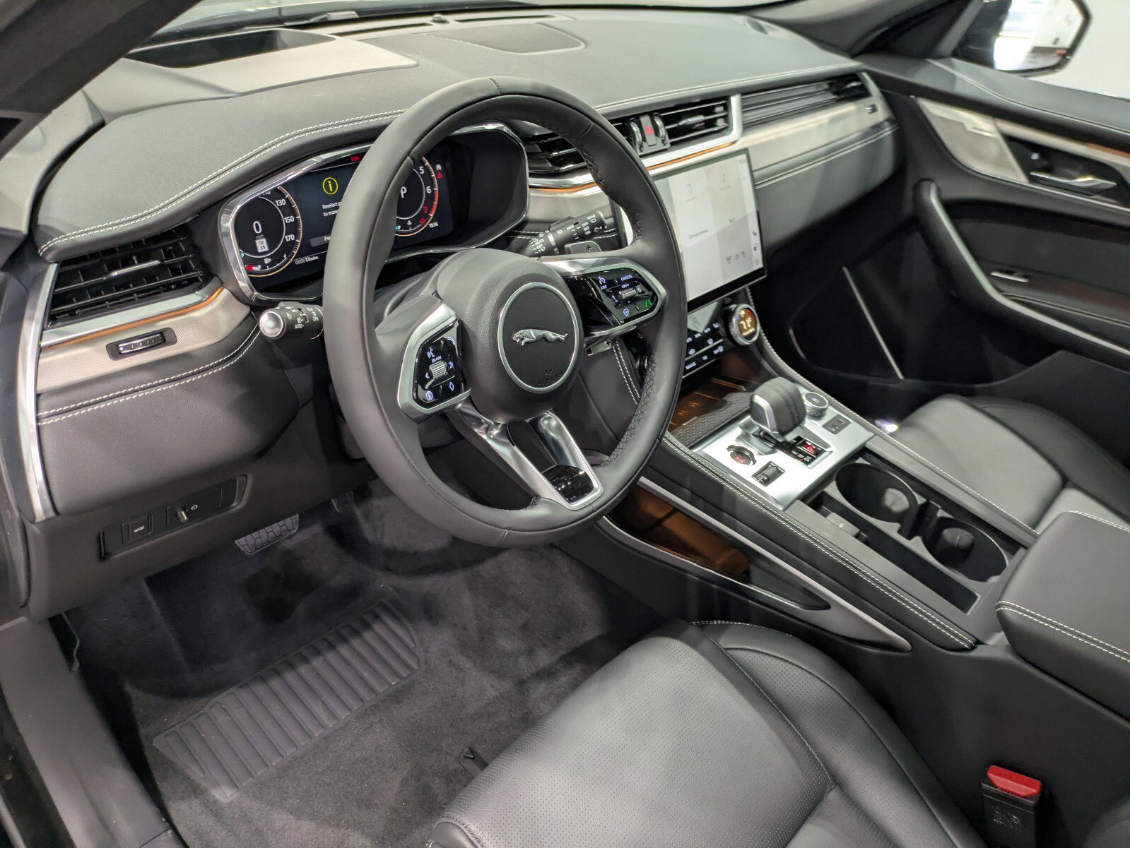 New 2026 Jaguar F-PACE R-Dynamic S image 7