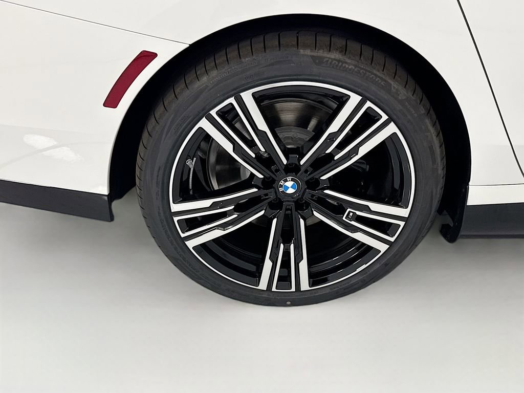 New 2026 BMW i7 xDrive60 AWD/4WD image 32