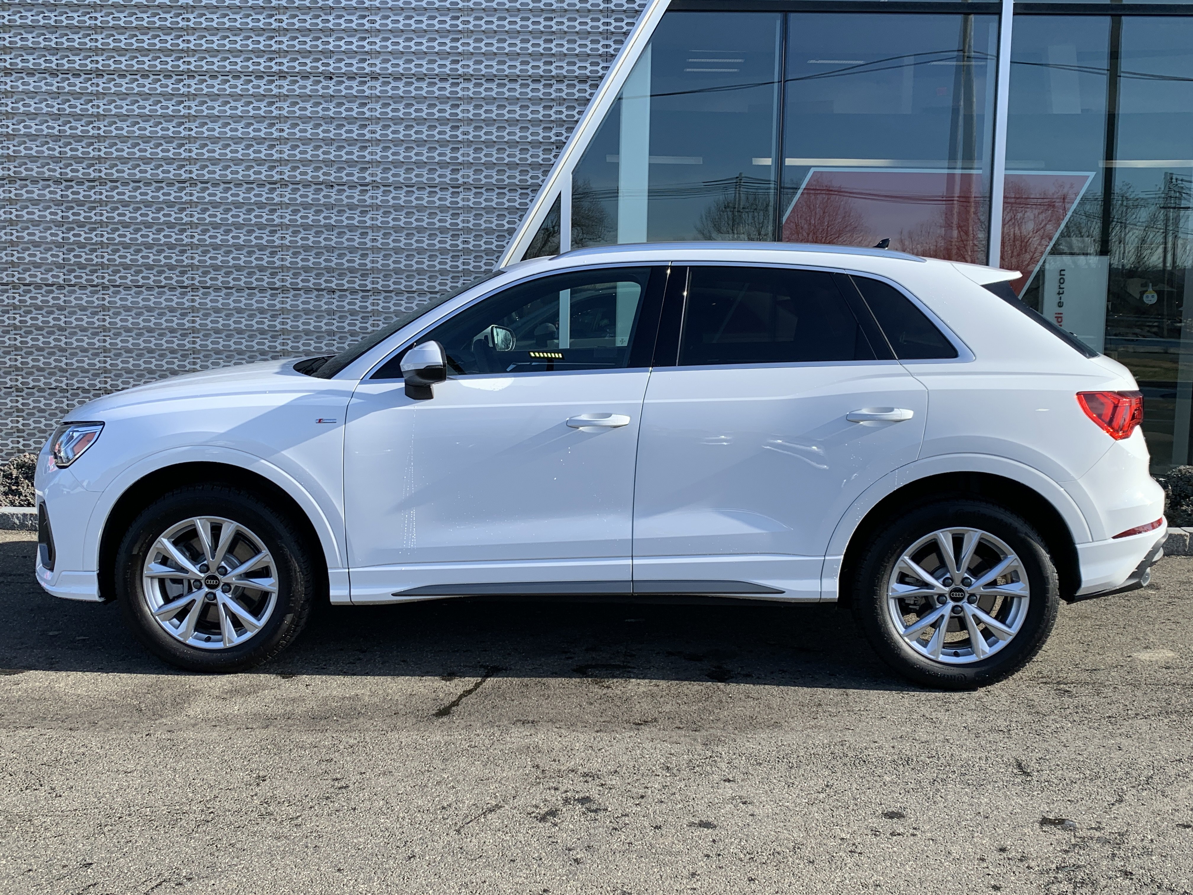 Certified 2025 Audi Q3 2.0T Premium w/ Convenience Package image 2