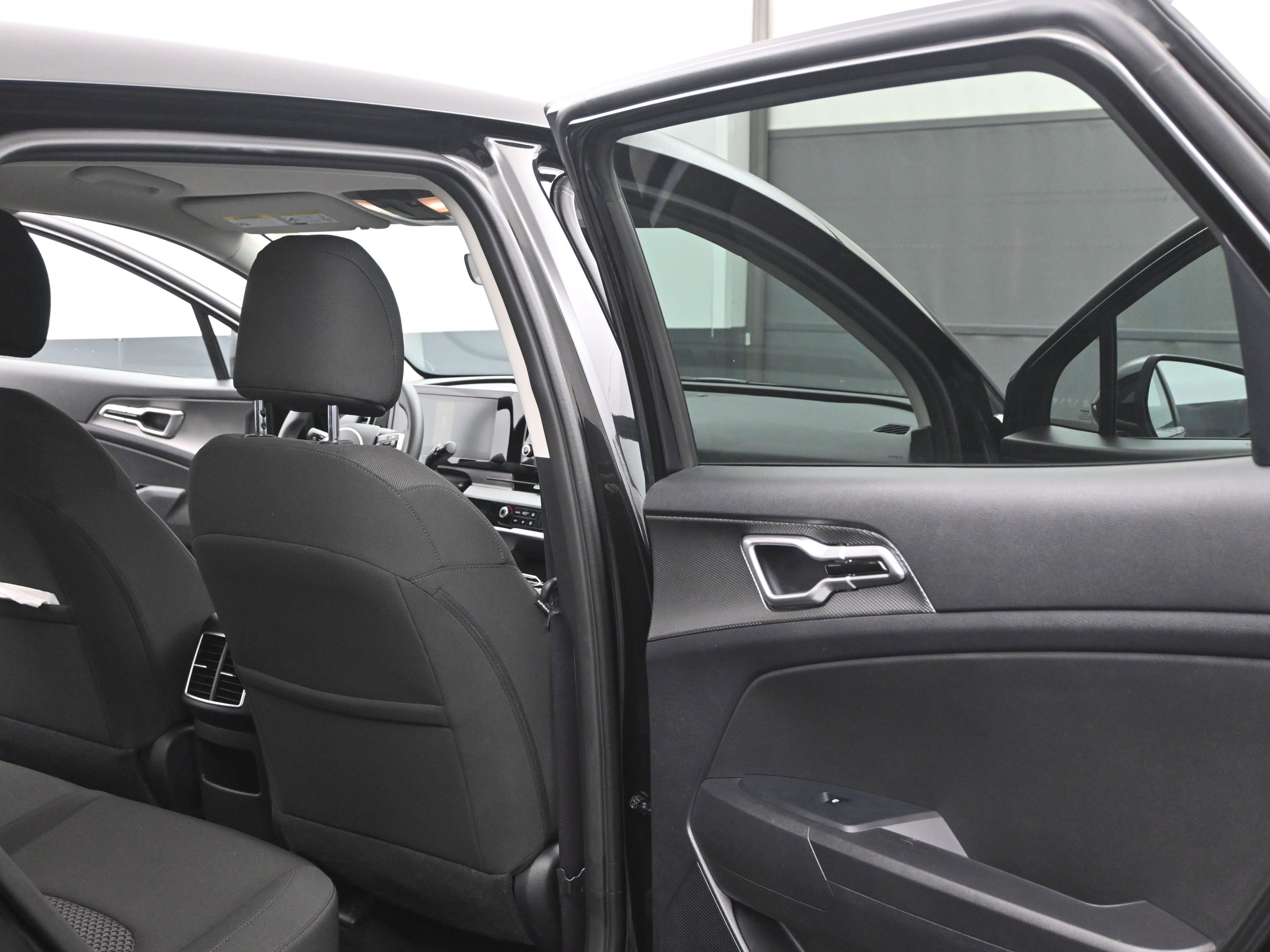 Used 2025 Kia Sportage LX image 13