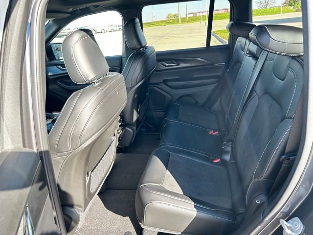 New 2025 Jeep Grand Cherokee Altitude image 30