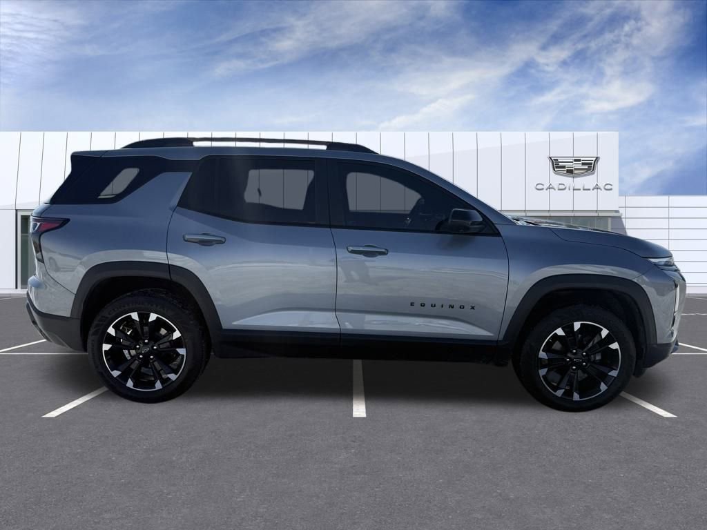 Used 2025 Chevrolet Equinox RS w/ Safety and Technology Package image 2