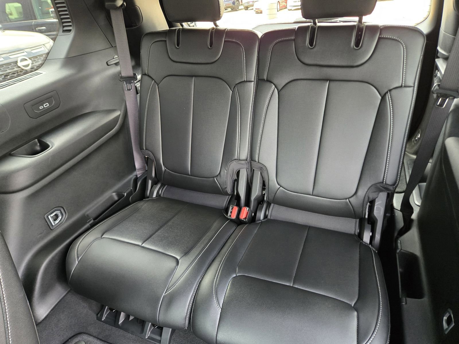 Used 2025 Jeep Grand Cherokee L Limited w/ Black Appearance Package image 22