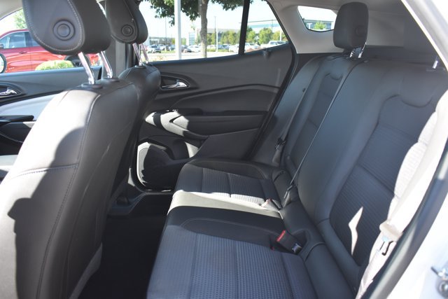 Used 2025 Chevrolet Trax LT w/ LT Convenience Package FWD image 15