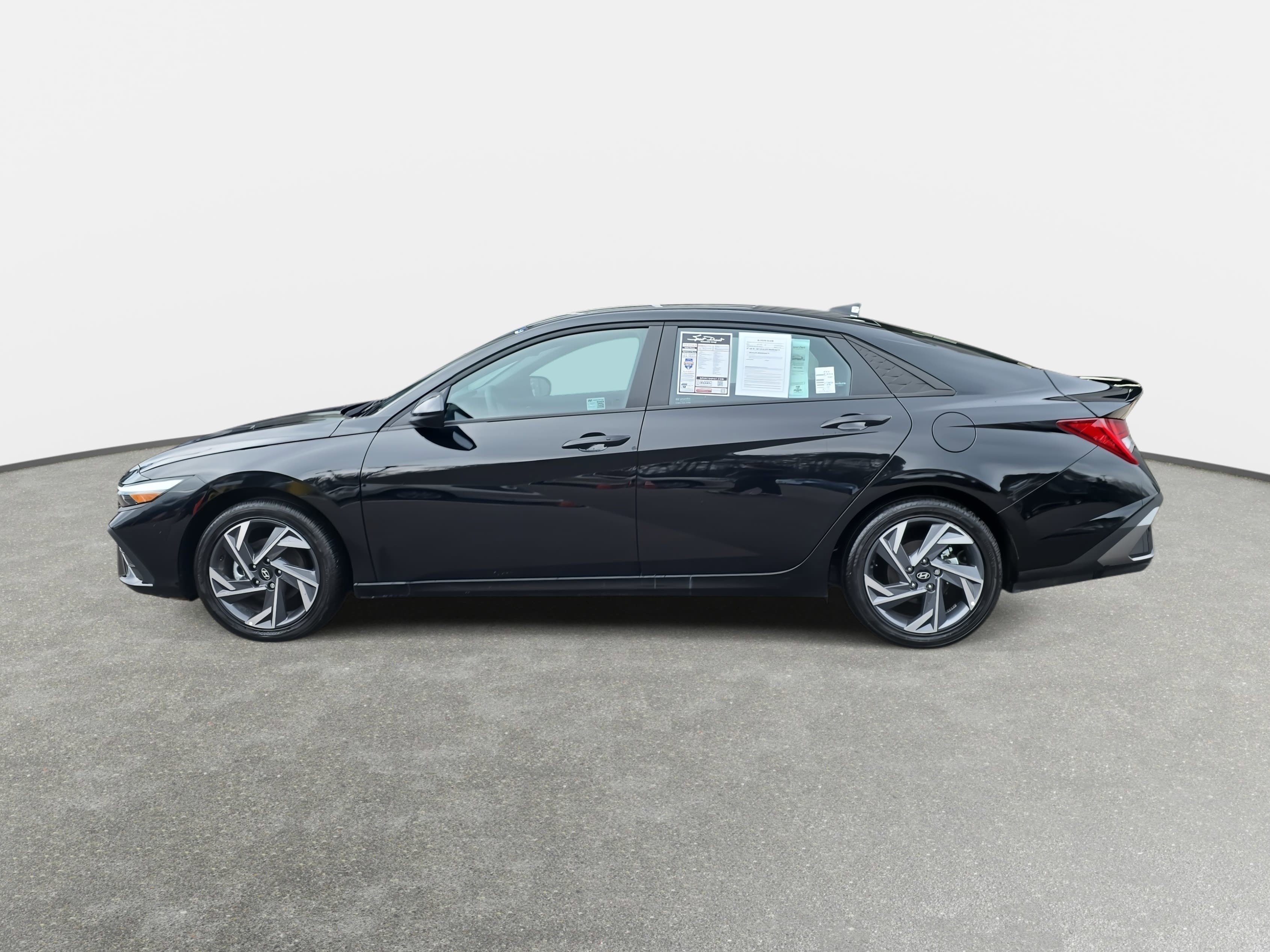 Certified 2025 Hyundai Elantra SEL FWD image 8