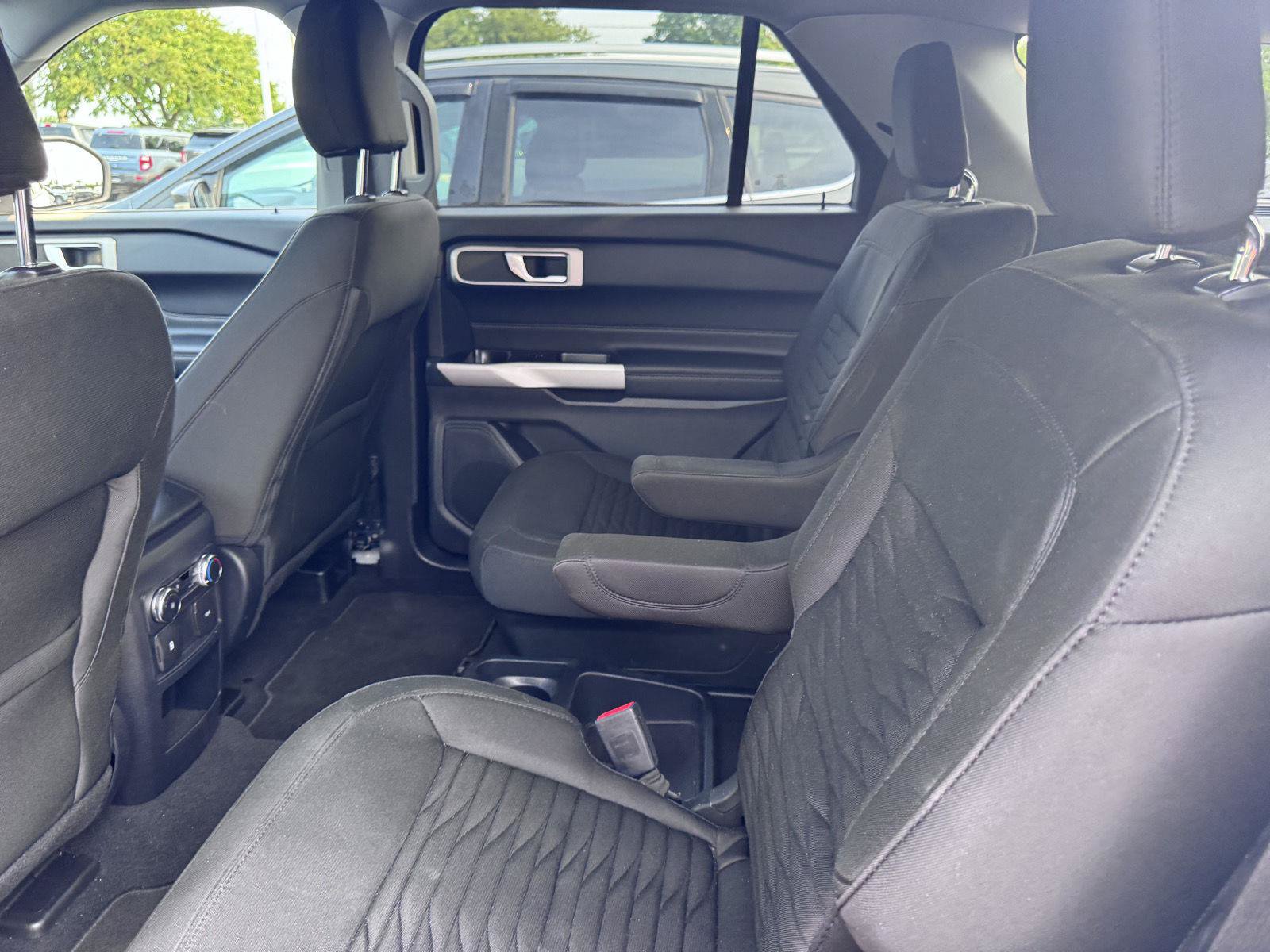 Used 2021 Ford Explorer XLT AWD/4WD image 9