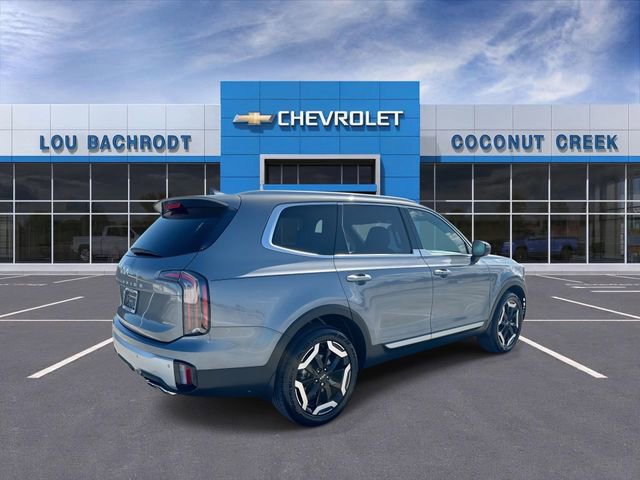Used 2024 Kia Telluride EX w/ EX Captain's Chair Package image 8