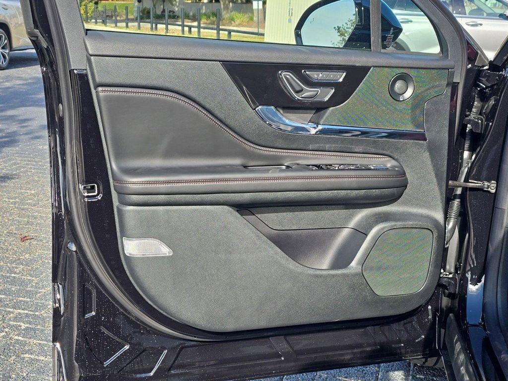 New 2025 Lincoln Corsair Reserve w/ Equipment Group 202A image 21