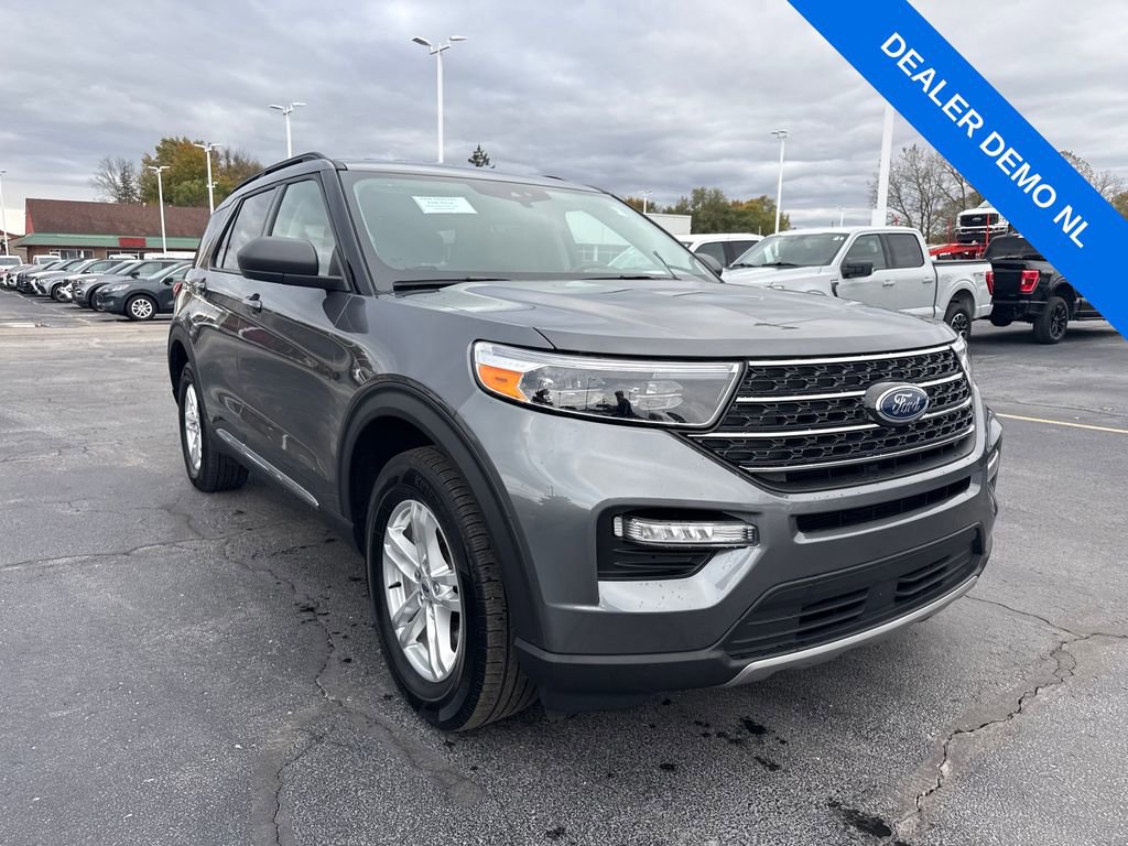 Used 2023 Ford Explorer XLT w/ Equipment Group 202A image 4