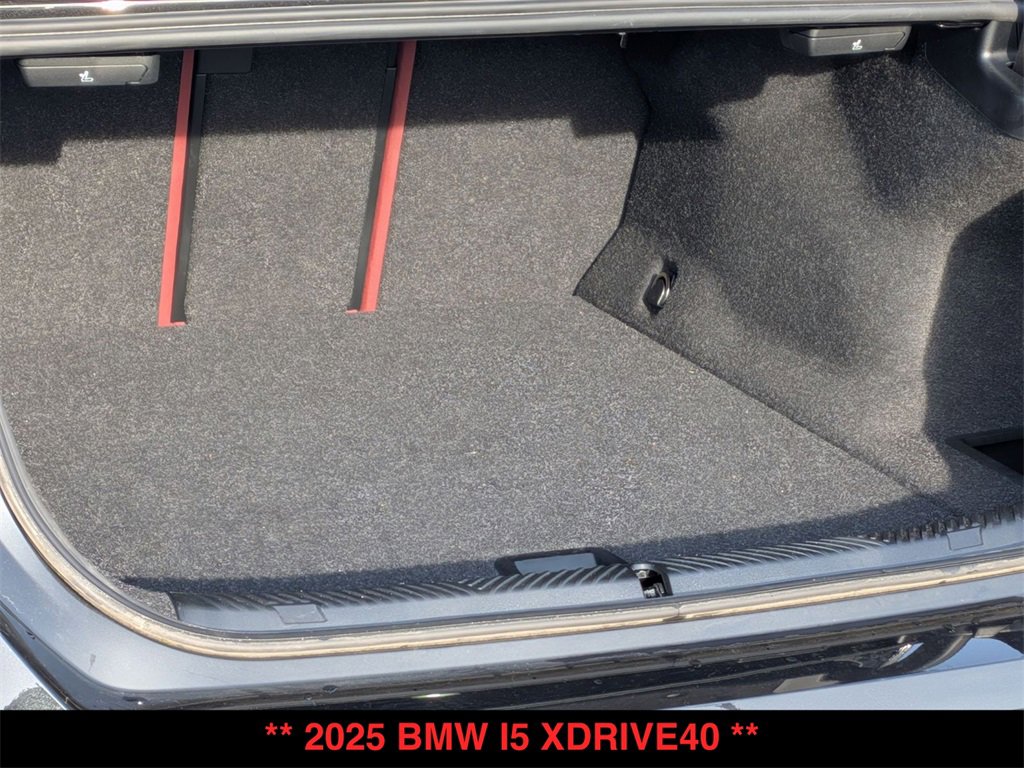 Used 2025 BMW i5 xDrive40 w/ Premium Package image 29