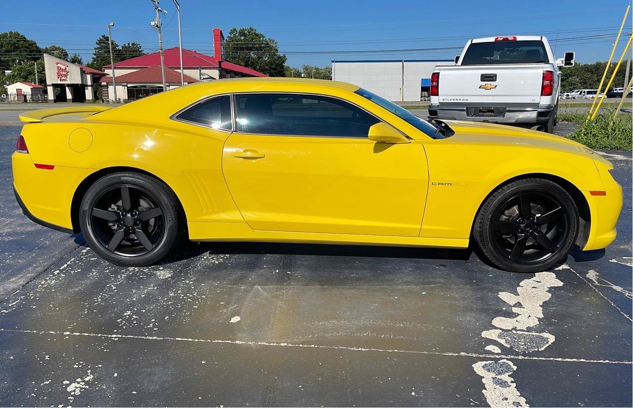Used 2015 Chevrolet Camaro LT w/ 1LT Preferred Package RWD image 2